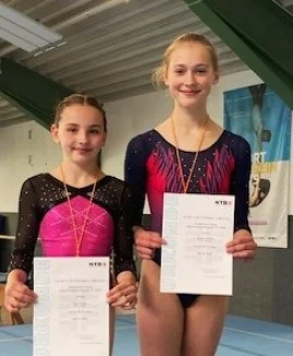 Jasmin Fischer und Liya Singin Niedersachsenmeisterinnen  im Gerätturn-Vierwettkampf (Bild vergr&ouml;&szlig;ern)