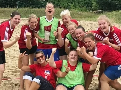 Handball-Damen werden Beach-Regionsmeister (Bild vergr&ouml;&szlig;ern)