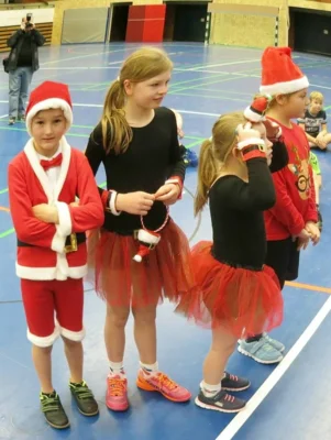 Spannende Spiele beim Weihnachtsturnier (Bild vergr&ouml;&szlig;ern)