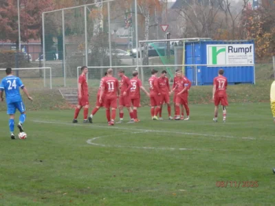 Kollektiven Torjubel, hier zuletzt beim Heimerfolg gegen Teterow, nachdem gerade Hannes Brandenburg (3.v.r.) zum 6:3 Endstand getroffen hatte, würden sich die Seenland Kicker sicherlich auch für diese Auswärtspartie wünschen. (Bild vergr&ouml;&szlig;ern)