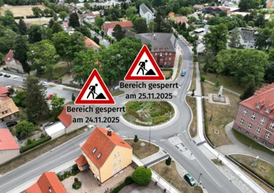 Foto: Luftbild des betroffenen Kreisverkehrs. Am 24. November ist die Ein/Ausfahrt in die Gottschalk-Straße gesperrt, am 25. November ist die Altnauer Straße betroffen. Foto: Michael Helbig, Montage: Stadt Calau Foto zur Meldung: Wegen Glasfaser-Ausbau: Sperrungen im Kreisverkehr nötig