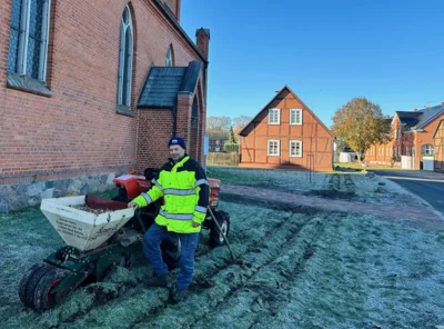Insgesamt 137.000 Blumenzwiebeln werden derzeit in Wittenberge und den Ortsteilen eingesetzt I Foto: Martin Ferch (Bild vergr&ouml;&szlig;ern)