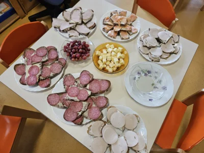 Gemeinsames Frühstück (Bild vergr&ouml;&szlig;ern)