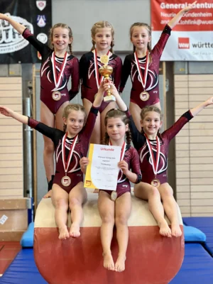 hinten v.l. Lola Kappler, Élise Wöltge, Paulina Gießler vorne v.l.  Helena Kalisch, Ida Strüber, Alika Ulrich (Bild vergr&ouml;&szlig;ern)