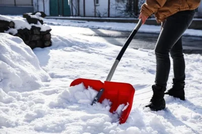 Schneeschippe