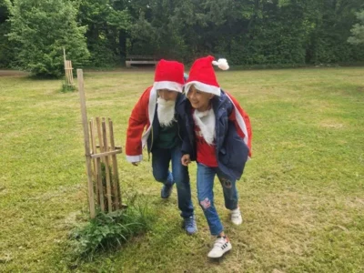 Geländespiel der Klasse 2b und Lerngruppe 5b (Bild vergr&ouml;&szlig;ern)