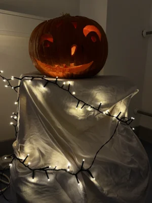 Halloween-Zauber in der Mutter/Vater – Kind- WG (Bild vergr&ouml;&szlig;ern)
