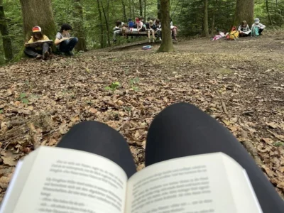 Unterricht im nahen Wald - an der Heinrich-Schickhardt-Gemeinschaftsschule Bad Boll (Bild vergr&ouml;&szlig;ern)