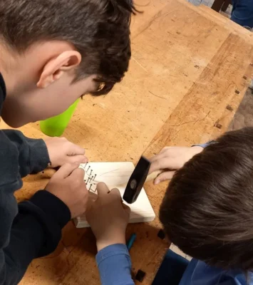 Kooperation der Klasse 2b und der Lerngruppe 6b an der Heinrich-Schickhardt-Gemeinschaftsschule Bad Boll   Voneinander und miteinander lernen ist an der Heinrich-Schickhardt-Gemeinschaftsschule Bad Bo (Bild vergr&ouml;&szlig;ern)
