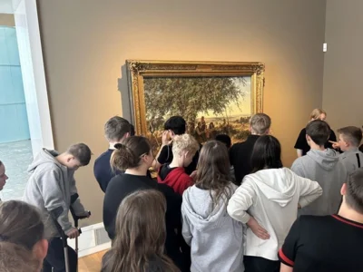 Kultur in der Großstadt - Lerngruppen 7 der Heinrich-Schickhardt-Gemeinschaftsschule Bad Boll in Stuttgart (Bild vergr&ouml;&szlig;ern)