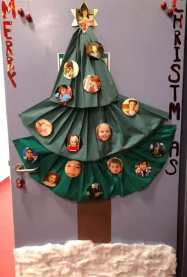 Weihnachtstüren - ein tolle Aktion der SMV der Heinrich-Schickhardt-Gemeinschaftsschule Bad Boll (Bild vergr&ouml;&szlig;ern)