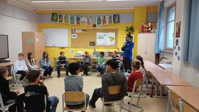Foto zur Meldung: France Mobil zu Gast an der Kreuzbergschule Foto zur Meldung: France Mobil zu Gast an der Kreuzbergschule