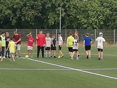 Fußball (Bild vergr&ouml;&szlig;ern)