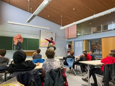Landesbühne Esslingen zu Gast an der Heinrich-Schickhardt-Gemeinschaftsschule (Bild vergr&ouml;&szlig;ern)
