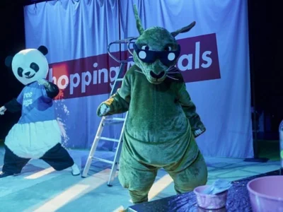 Theaterstück als "Konsumshow" (Bild vergr&ouml;&szlig;ern)