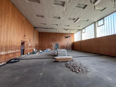 Foto zur Meldung: Baufortschritte bei der Sanierung der Schulturnhalle der Theo-Carlen-Schule in Mandelbachtal-Ormesheim