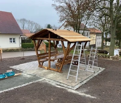 Waldschenke in mitten der neu geschaffenen Begegnungsstätte lädt zum verweilen ein