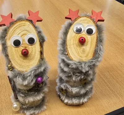 Kreativer Adventszauber an unserer Grundschule – ein Tag voller Bastelspaß, Begegnungen und Weihnachtsduft 🎄✨