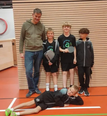 Foto von links: Betreuer Carsten Diekmann, Anton Diekmann, Jesse Stelzig, Elias Ali und Clemens Diekmann (Bild vergr&ouml;&szlig;ern)