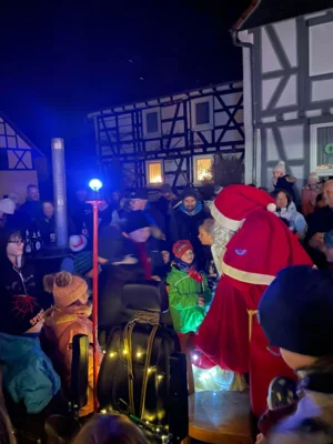 Der Nikolaus kommt nach Usenborn (Bild vergr&ouml;&szlig;ern)