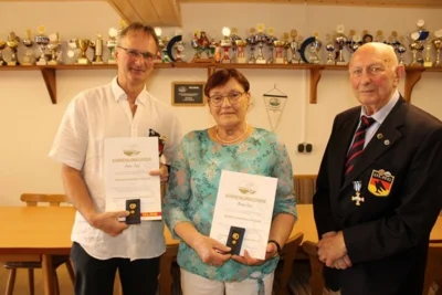 Monika Raab und Rainer Tautz erhalten zweithöchste Auszeichnung der DLRG (Bild vergr&ouml;&szlig;ern)