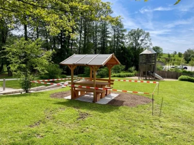 Meldung: Neue Sitzgruppe auf dem Spielplatz