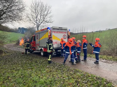 Abschlussübung der Jugendfeuerwehr (Bild vergr&ouml;&szlig;ern)