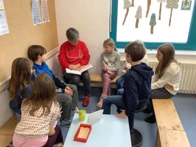 Bundesweiter Vorlesetag an der Grundschule Asemissen (Bild vergr&ouml;&szlig;ern)