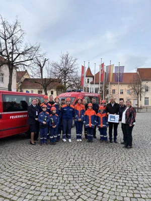 E.DIS unterstützt die Kinder- und Jugendarbeit der Freiwilligen Feuerwehr (Bild vergr&ouml;&szlig;ern)