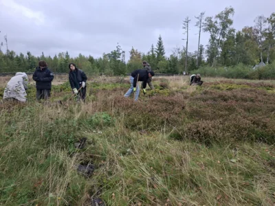 Hessische SchülerInnen helfen im Schieferpark