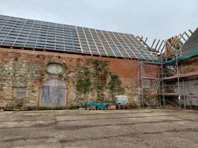 Dachstuhl des Ostflügels ist restauriert