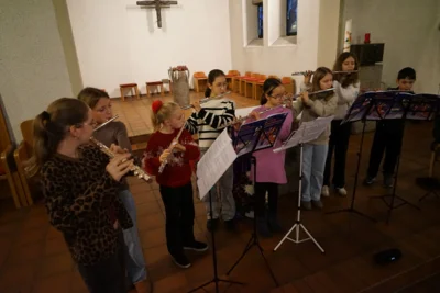 Fortgeschrittene Querflötist*innen beim Weihnachtskonzert 2025, Heilig Geist Kirche Steinheim