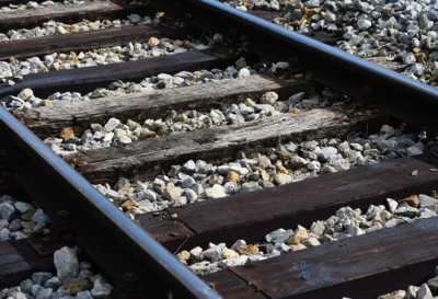 Symbolbild von Pixabay: Bahnschienen