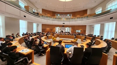 Ausflug der Klassenstufe 9 zum Landtag nach Mainz – Politik zum Anfassen (Bild vergr&ouml;&szlig;ern)