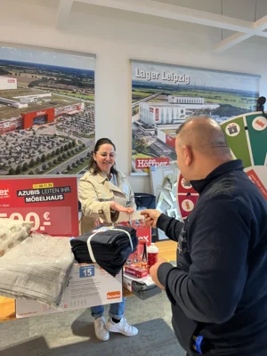 Benefiz-Tombola bei Möbel Höffner (Bild vergr&ouml;&szlig;ern)