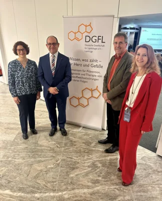 BUZ v. l. n. r.: Gabriele Greis, Bürgermeisterin der Verbandsgemeinde Hachenburg, D. (univ. Alep) Hazem Zakri, Ärztlicher Direktor des Evangelischen Krankenhaus Dierdorf/Selters und Chefarzt der Kardiologie am Standort Hachenburg, Jürgen Ecker, kfm. Leiter des KHDS und Ulrike von der Osten-Sacken, Chefärztin der Neurologie des Evangelischen Krankenhaus Dierdorf/Selters