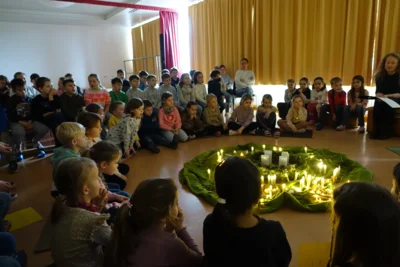 Adventsbesinnung in der Grundschule (Bild vergr&ouml;&szlig;ern)