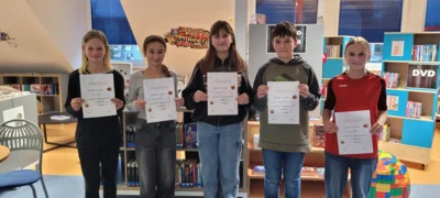 Grundschule Seelow beim Vorlesewettbewerb 2025 (Bild vergr&ouml;&szlig;ern)