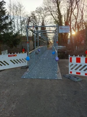 Behelfsbrücke in Parchen (Bild vergr&ouml;&szlig;ern)