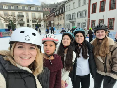 7A und 7B beim Schlittschuhlaufen auf dem Heidelberger Weihnachtsmarkt