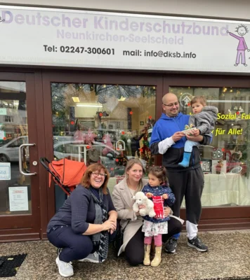 Kinderschutzbund beschenkt Kinder (Bild vergr&ouml;&szlig;ern)