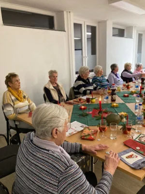Gymnastik: Weihnachtsfeier der Gymnastikgruppen "50plus" und "Seniorinnen" (Bild vergr&ouml;&szlig;ern)