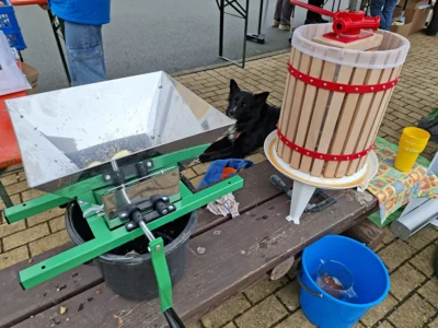 Infostand Plothen - Handkelter im Einsatz