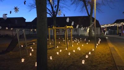Foto zur Meldung: Kinder zweier Schulen singen gemeinsam Weihnachtslieder Foto zur Meldung: Kinder zweier Schulen singen gemeinsam Weihnachtslieder