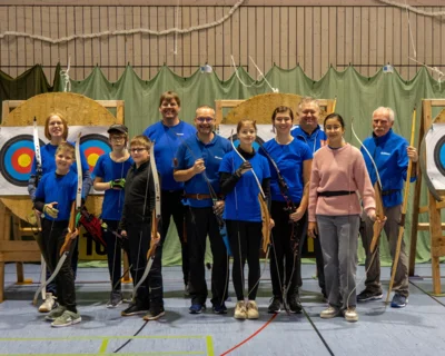 Erfolgreiche SVE-Sportler am 1. Wettkampftag in Mönsheim mit Sportleiter und Jugendtrainer Pirmin Hausdorf (5. von links) (Bild vergr&ouml;&szlig;ern)