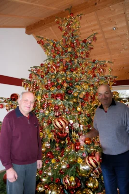 In Schemmerberg erstrahlt ein Traum von Christbaum (Bild vergr&ouml;&szlig;ern)