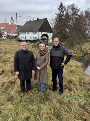 Das Bild zeigt von links: Ralf Wetzel (Erster Bürgermeister Ziemetshausen), Jenny Schack (Landtagsabgeordnete), Edwin Räder (Zweiter Bürgermeister Ziemetshausen) Bildurheber: Büro Jenny Schack, MdL