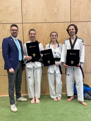 Meldung: Erfolgreiche Taekwondo Schwarzgurtprüfung für Hörth, Pfaff und Schuh