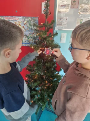 Kreative Weihnachtsbeleuchtung (Bild vergr&ouml;&szlig;ern)
