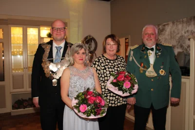 Winterfest mit Kohlessen – Viktor und Brigitte Ripke sind das neue Kohlkönigspaar (Bild vergr&ouml;&szlig;ern)